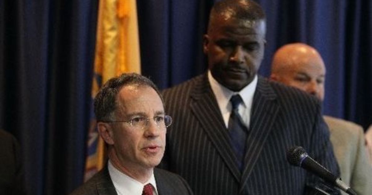 CEO of Capitol Investments USA Charged in $880 Million Ponzi Scheme Based on Phony Grocery Business